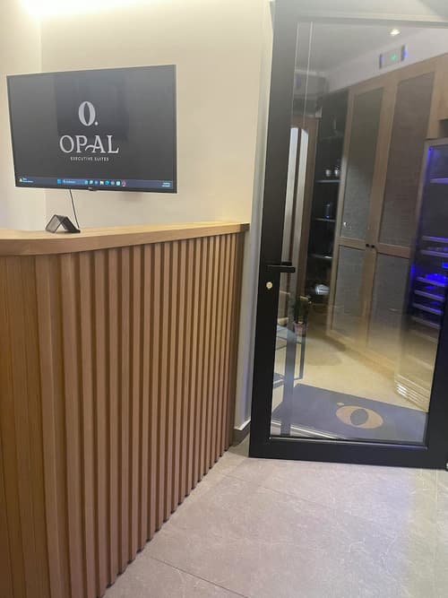 Opal Executive Suites, Reception