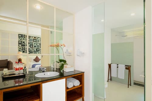The Kanjeng Suites & Villas Sanur, Bathroom