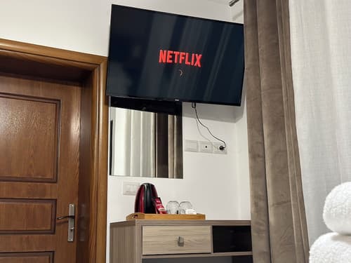 Te Gjyshi (at Grandfather), Room