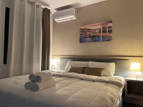 Te Gjyshi (at Grandfather), Primary image