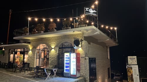 Te Gjyshi (at Grandfather), Front of property