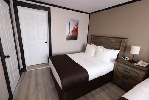 Motel 7 Inn & Suites, Room