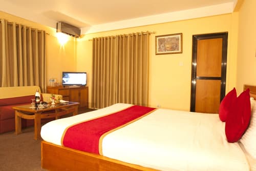 Royal Astoria Hotel, Room