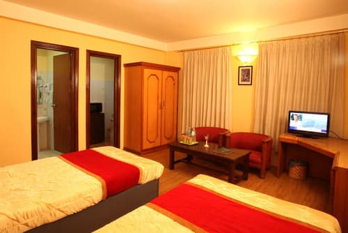 Royal Astoria Hotel, Room