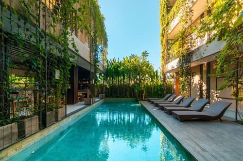 Tanaga Coliving, Pool