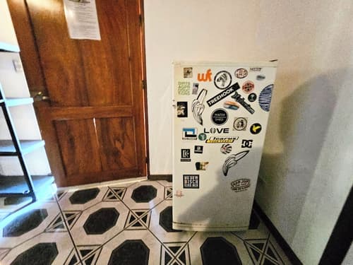 Don Jons Lodge -Surf & Yoga, Room