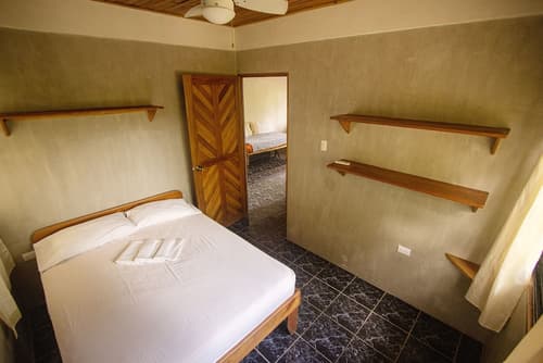 Don Jons Lodge -Surf & Yoga, Room