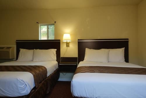 Baycities Motel, Room