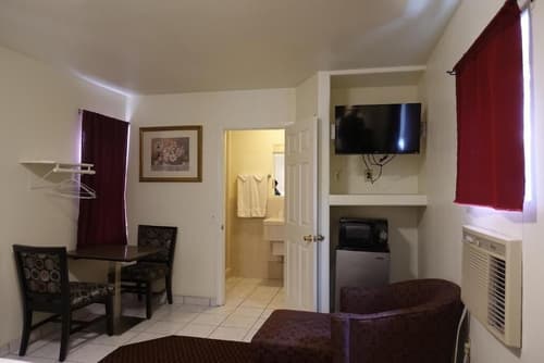 Baycities Motel, Room