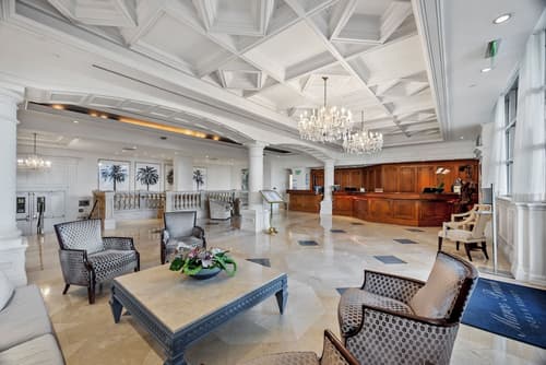 Marco Beach Ocean Suites, Interior entrance