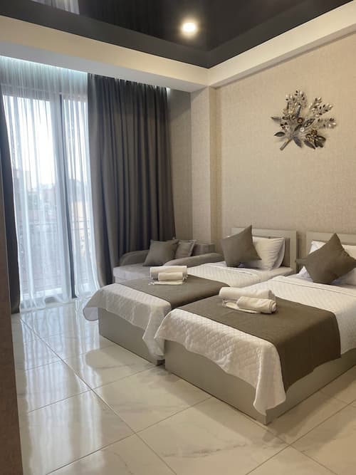 Mimino T&G, Primary image