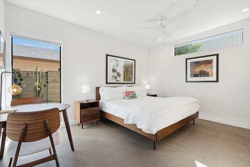 4Square Complex, Room