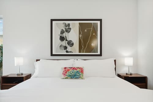 4Square Complex, Room