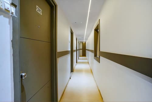 Fabexpress New Deepak, Lobby