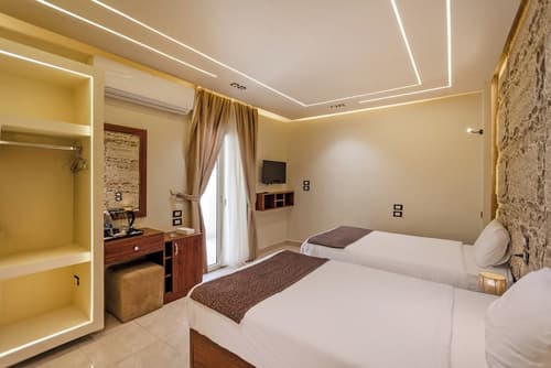 King Cheops Inn, Room