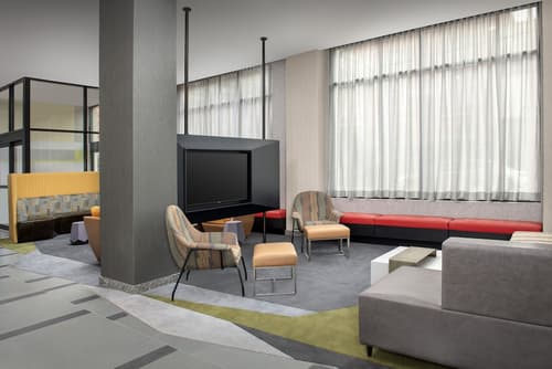 SpringHill Suites by Marriott New York Queens, Lobby sitting area
