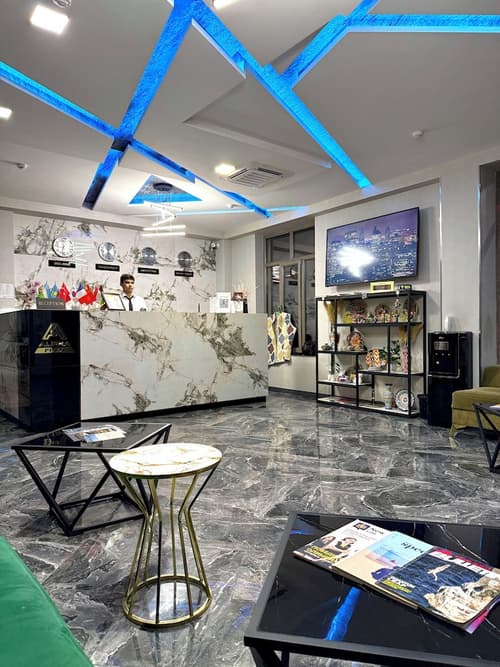 Alpha Plaza, Reception