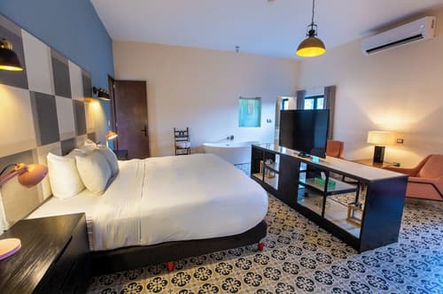 Acqua In Bocca, Room