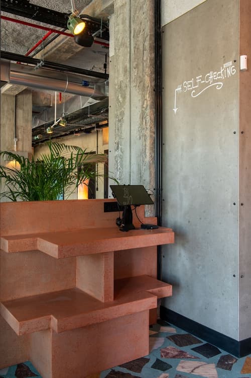 Jam Hotel Lisbon, Check-in/check-out kiosk