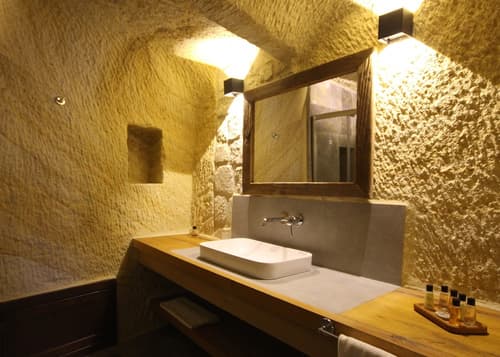 1811 Cave Hotel, Room