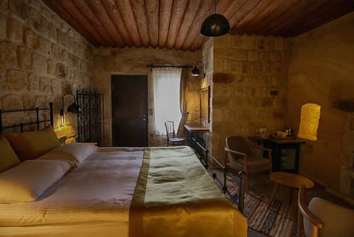 1811 Cave Hotel, Room