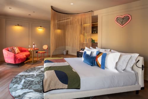 Upon Angels - Adults Only, Room