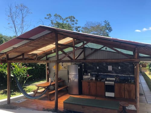 Le Petit Hotel, Exterior