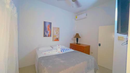 A taste of Jamaica Lavern place, Room