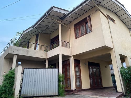 Oasis Colombo, Primary image