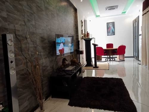 Airport Faith Hotel, Reception