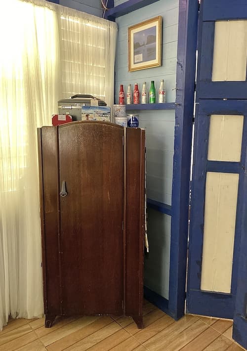 Campito Loving, Room