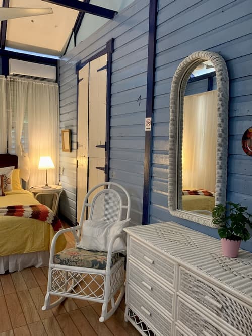 Campito Loving, Room