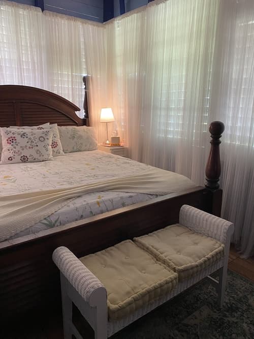 Campito Loving, Room