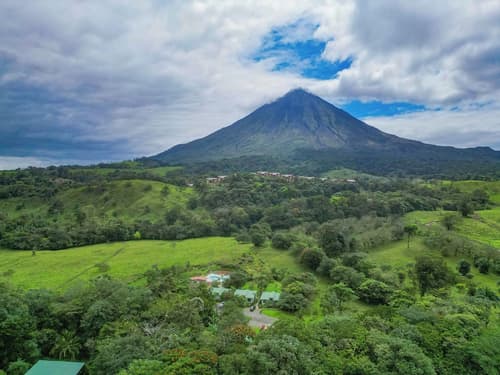 Confort Arenal, Exterior