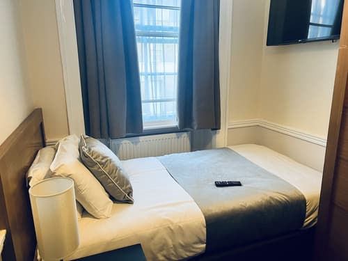 Hotel Cavendish, Room