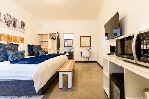 Liam Victoria Falls, Room