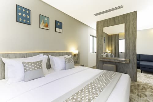 The Seasons Hotel, Room