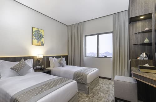 The Seasons Hotel, Room