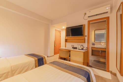 UMET Seaview Hotel with Free Roundtrip Airport Pick up and drop off, Reception