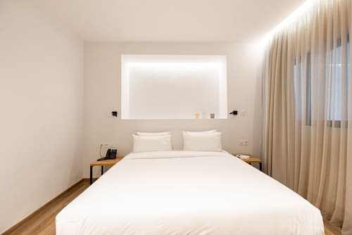 Pnoe Urban Living, Room