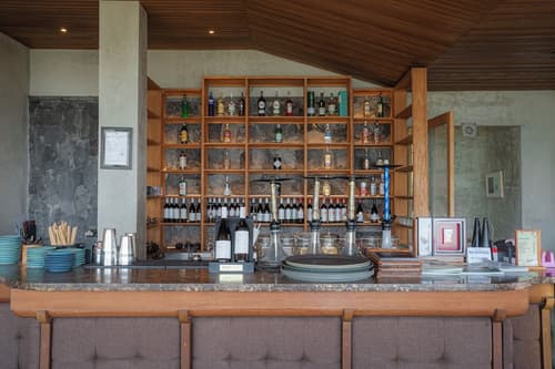 Desa Oculus, Bar (on property)