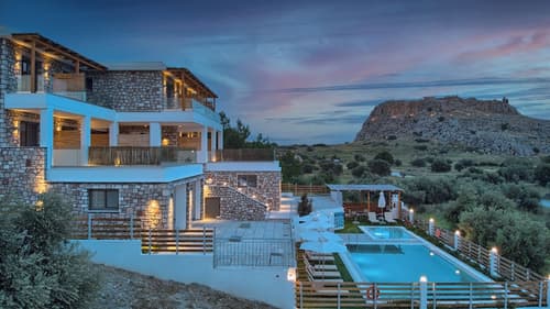 Kouros Stone Suites, Front of property