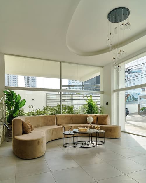 Central Suites Tower, Reception