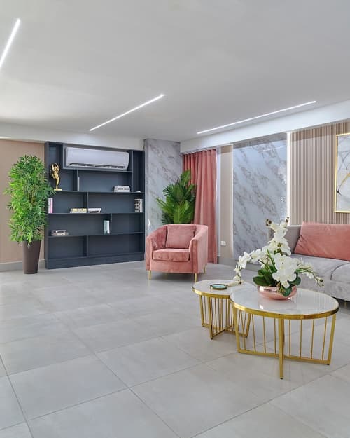 Central Suites Tower, Reception