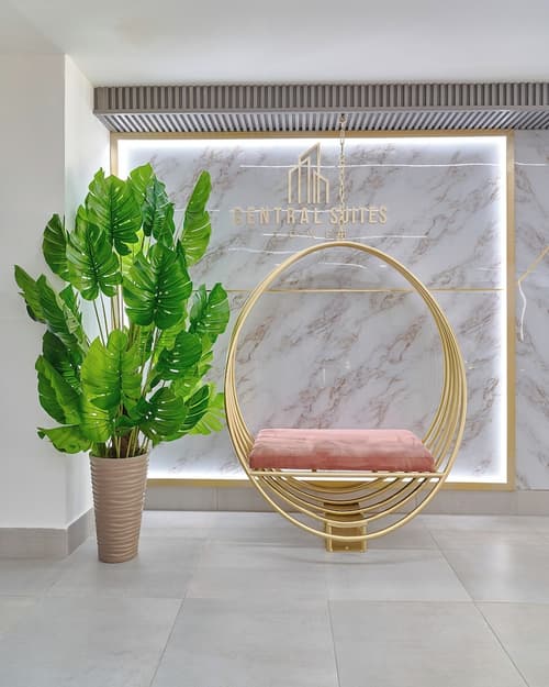 Central Suites Tower, Reception