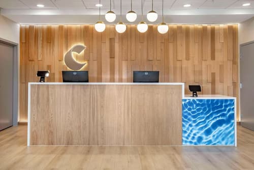 Comfort Inn & Suites Newark Liberty International Airport, Lobby