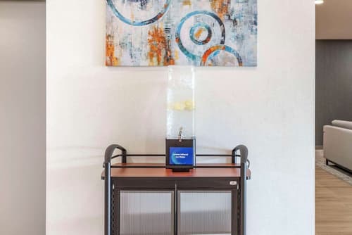 Comfort Inn & Suites Newark Liberty International Airport, Lobby