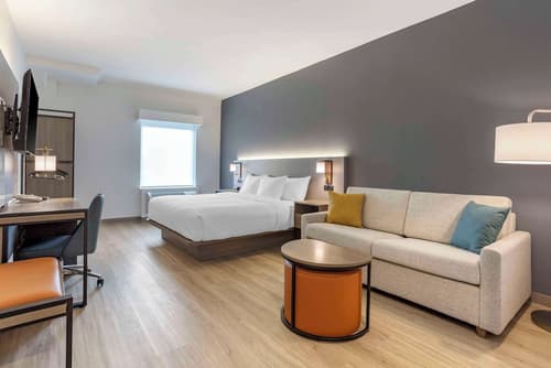 Comfort Inn & Suites Newark Liberty International Airport, Room