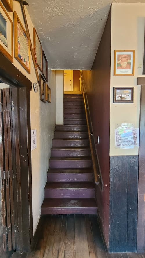 Fairview Inn, Interior entrance