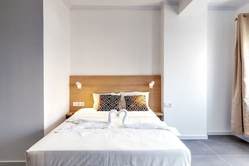 Art Hotel, Primary image